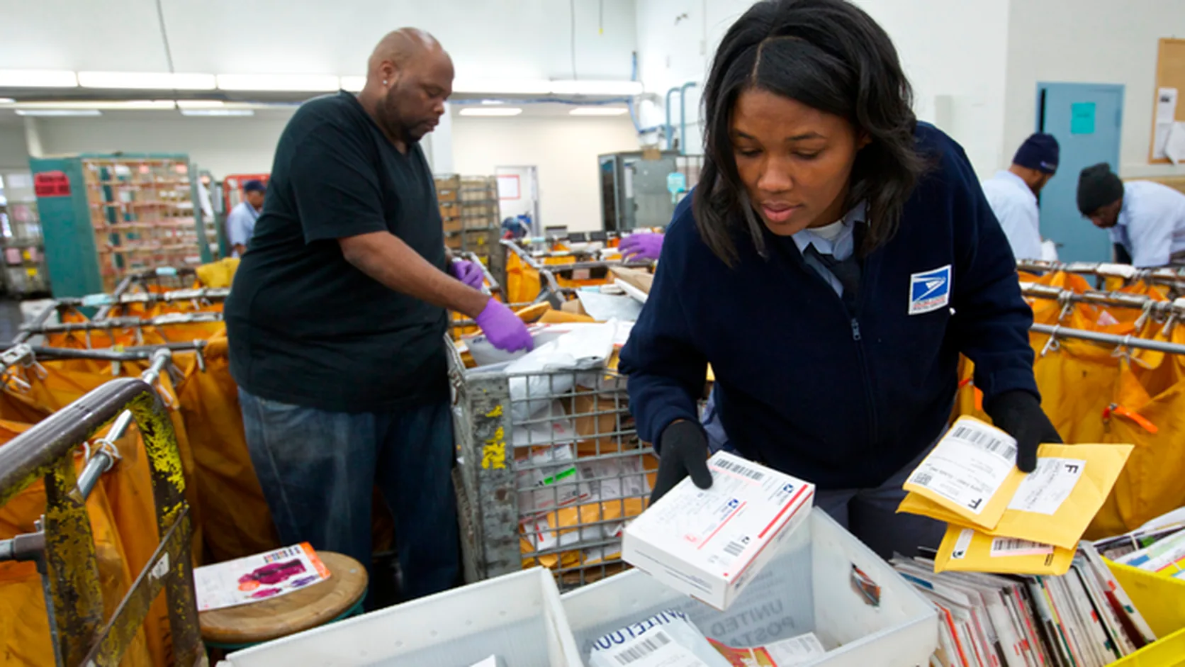 Illustration of assembling and shipping packages